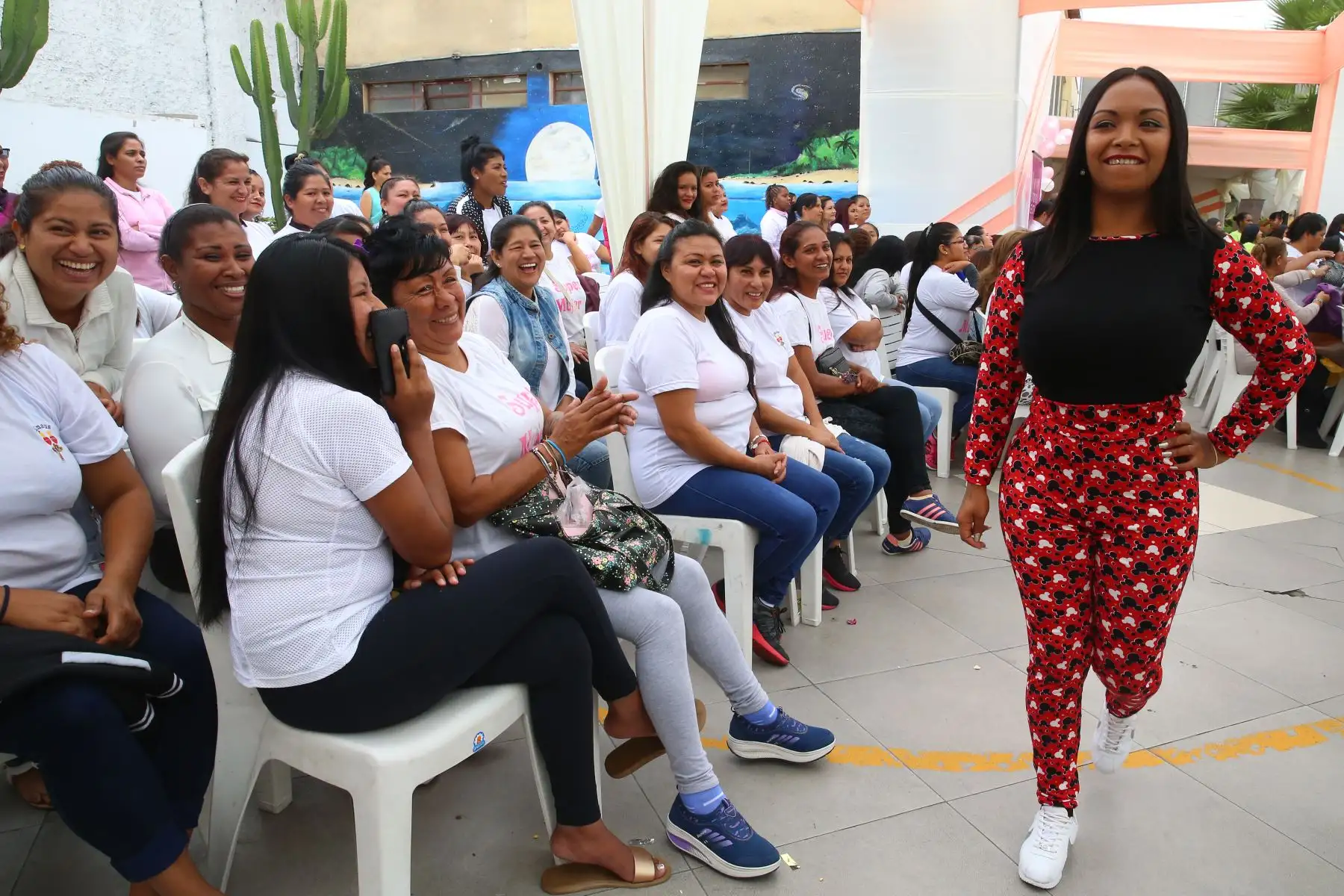 El ministro de Justicia, Vicente Zeballos, el presidente del INPE, Carlos Romero, asisten a la actividad Warmipa Soncco 2019 “Corazón de Madre” en el establecimiento penitenciario Mujeres de Chorrillos con ocasión del Día de la Madre. Foto: ANDINA/ Vidal Tarqui.Foto: ANDINA/Vidal Tarqui