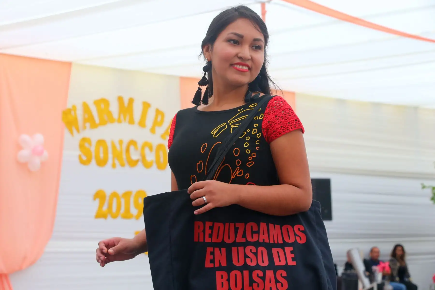 El ministro de Justicia, Vicente Zeballos, el presidente del INPE, Carlos Romero, asisten a la actividad Warmipa Soncco 2019 “Corazón de Madre” en el establecimiento penitenciario Mujeres de Chorrillos con ocasión del Día de la Madre. Foto: ANDINA/ Vidal Tarqui.Foto: ANDINA/Vidal Tarqui