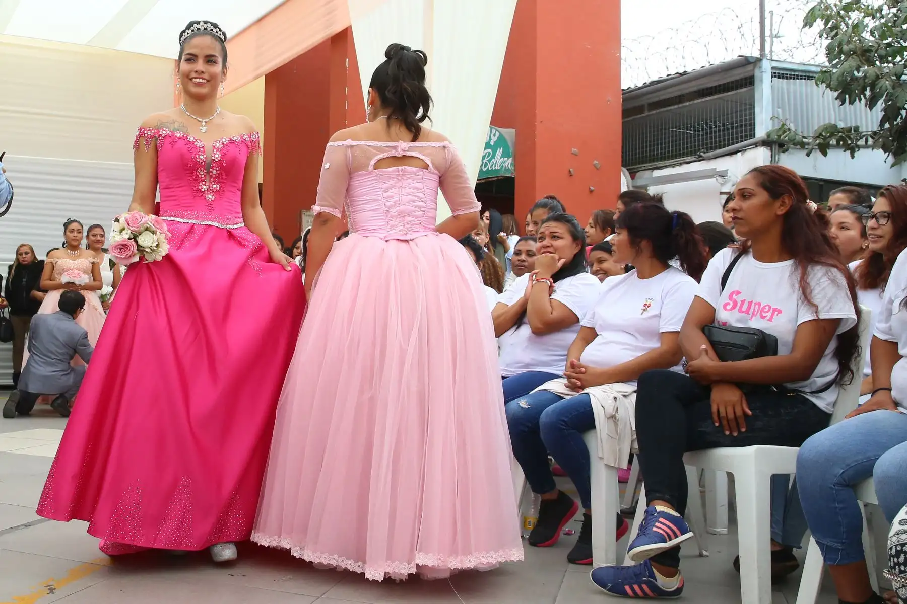 El ministro de Justicia, Vicente Zeballos, el presidente del INPE, Carlos Romero, asisten a la actividad Warmipa Soncco 2019 “Corazón de Madre” en el establecimiento penitenciario Mujeres de Chorrillos con ocasión del Día de la Madre. Foto: ANDINA/ Vidal Tarqui.Foto: ANDINA/Vidal Tarqui