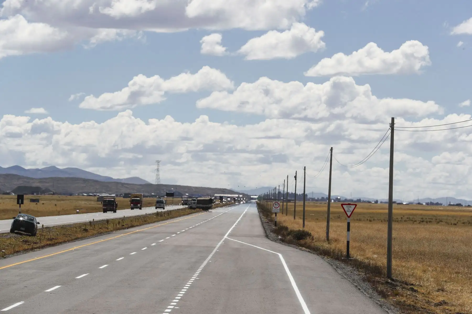 Presidente Vizcarra supervisó la puesta en servicio de 19.05 kilómetros de la segunda calzada de la autopista Puno–Juliaca. El tramo, que forma parte de los 48.8 kilómetros de la autopista, está ubicado entre los distritos de Caracoto y Paucarcolla, en las provincias de San Román y Puno. Foto: ANDINA/ Prensa Presidencia