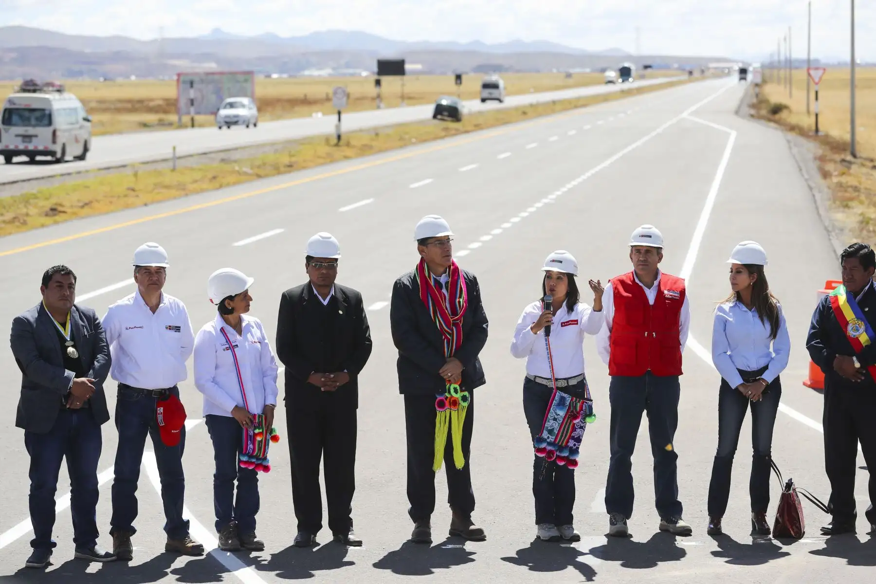 Presidente Vizcarra supervisó la puesta en servicio de 19.05 kilómetros de la segunda calzada de la autopista Puno–Juliaca. El tramo, que forma parte de los 48.8 kilómetros de la autopista, está ubicado entre los distritos de Caracoto y Paucarcolla, en las provincias de San Román y Puno. Foto: ANDINA/ Prensa Presidencia