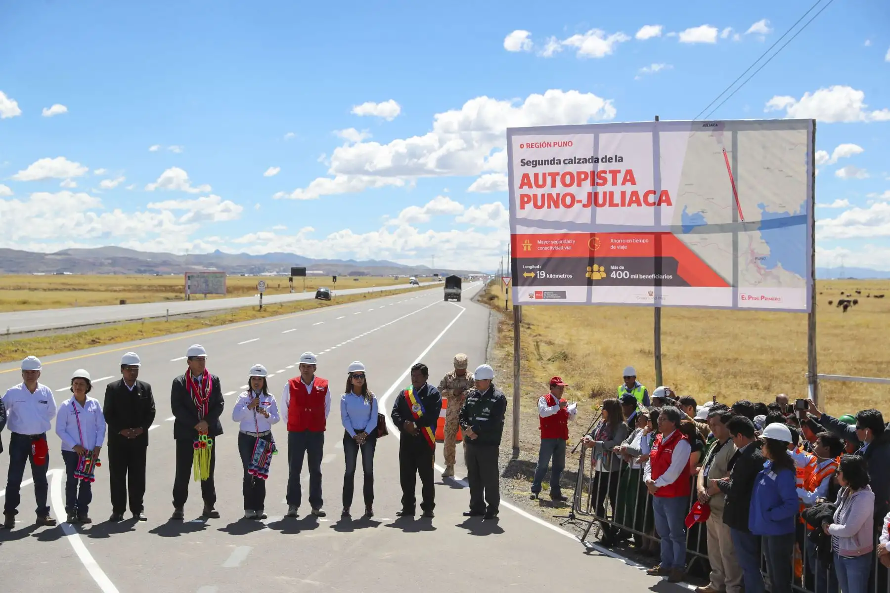 Presidente Vizcarra supervisó la puesta en servicio de 19.05 kilómetros de la segunda calzada de la autopista Puno–Juliaca. El tramo, que forma parte de los 48.8 kilómetros de la autopista, está ubicado entre los distritos de Caracoto y Paucarcolla, en las provincias de San Román y Puno. Foto: ANDINA/ Prensa Presidencia