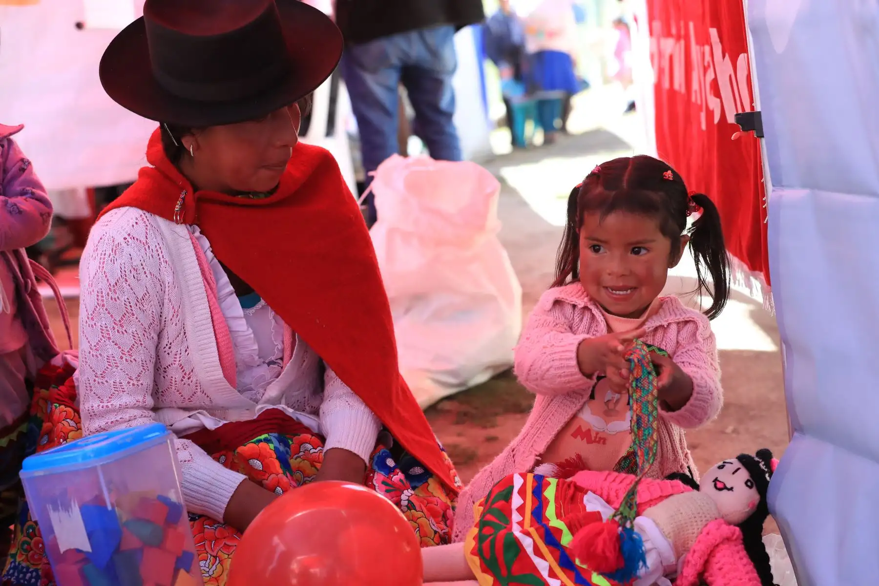 Titulares del Midis y Produce, Paola Bustamante y Rocío Barrios lanzaron Plan Multisectorial 2019-2021 en Purus, Ayacucho.

Foto: ANDINA/Juan Carlos Guzmán Negrini.