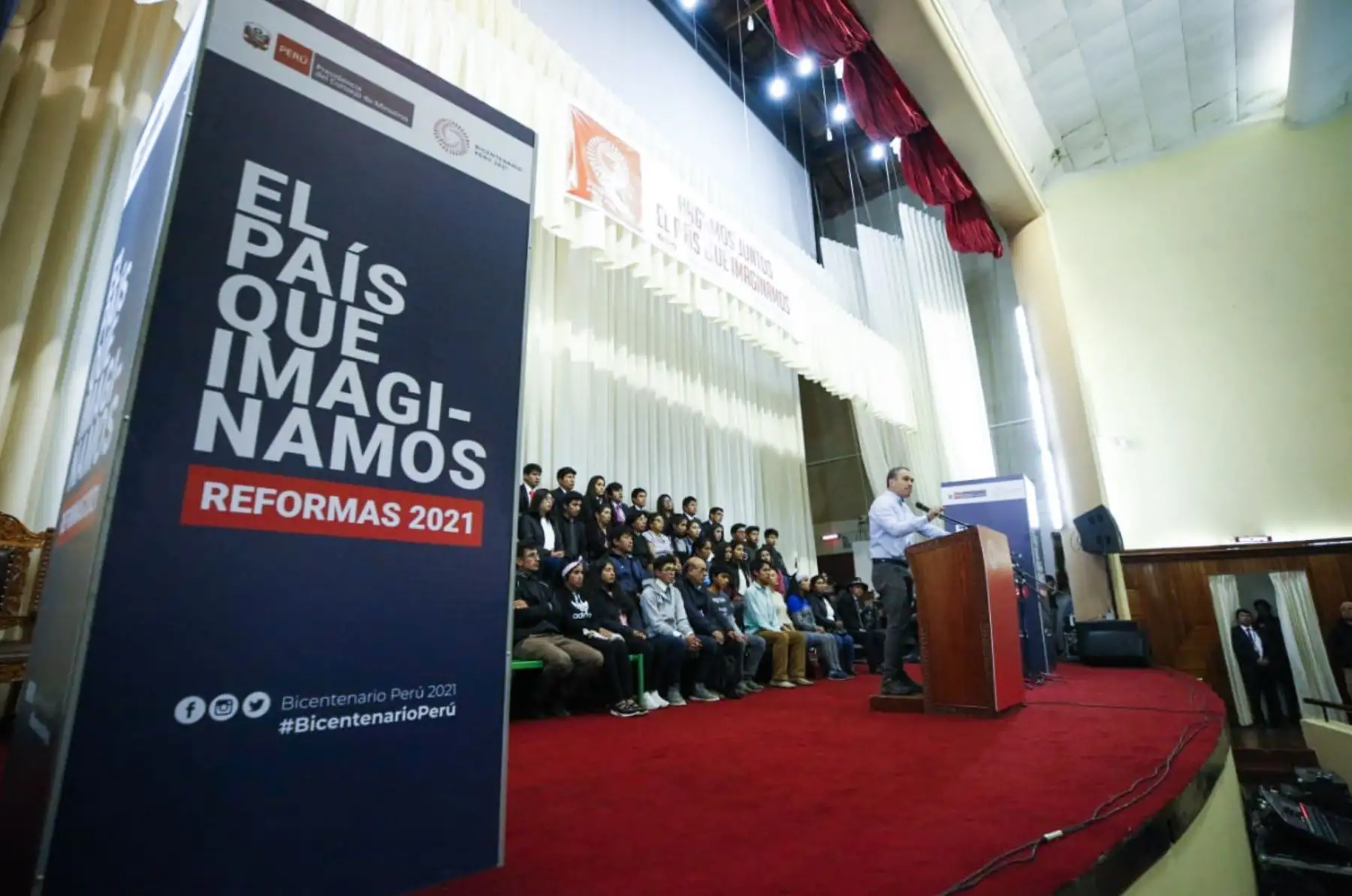 Jefe de la PCM, Salvador del Solar en charla magistral en Cusco: "La imaginación es el primer peldaño del cambio. La imaginación es el elemento fundamental de aquello por lo que luchamos hace casi 200 años: la libertad, la independencia". Foto: ANDINA/ PCM