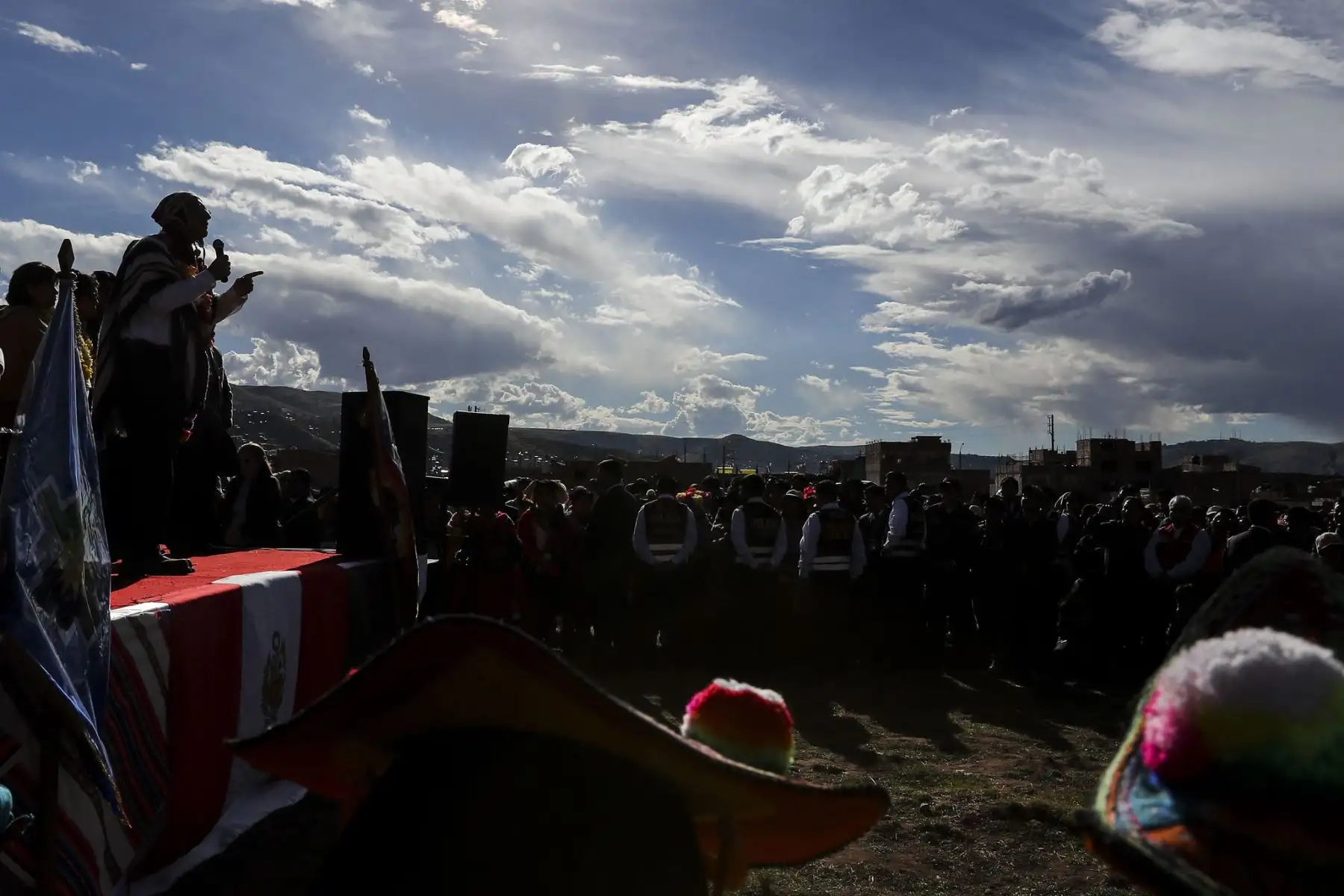 El presidente Martin Vizcarra junto al gobernador regional de Puno, Walter Aduviri, visitaron el terreno donde se construirá el futuro Hospital Regional de Puno. Foto: ANDINA/ Prensa Presidencia