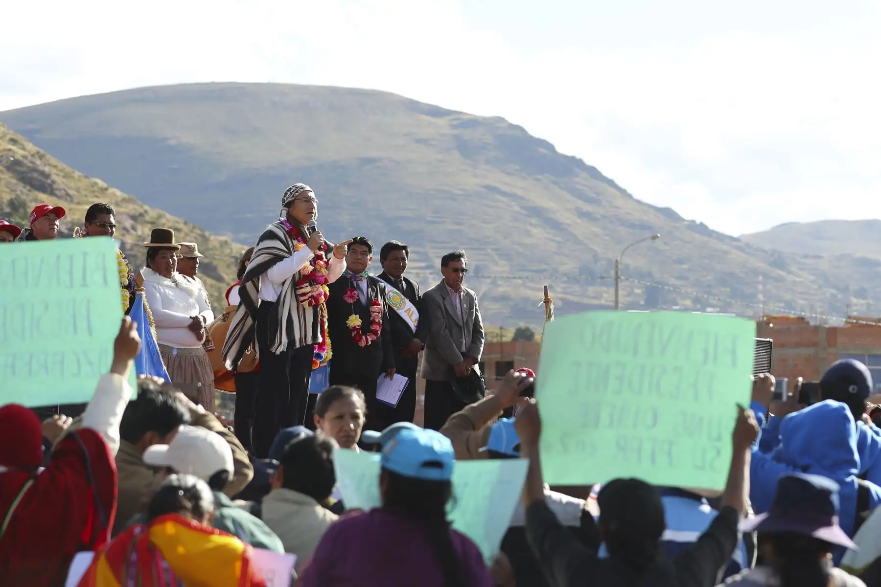 El presidente Martin Vizcarra junto al gobernador regional de Puno, Walter Aduviri, visitaron el terreno donde se construirá el futuro Hospital Regional de Puno. Foto: ANDINA/ Prensa Presidencia