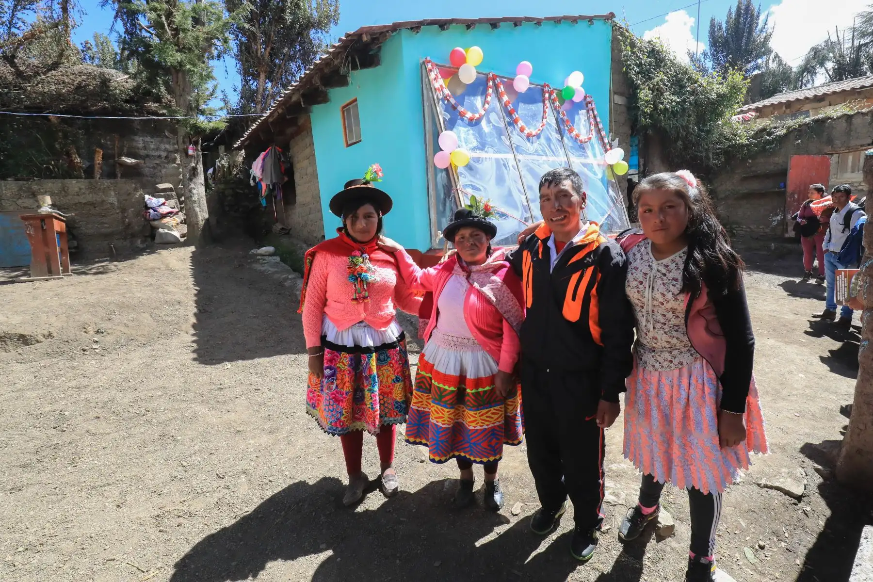 Titulares del Midis y Produce, Paola Bustamante y Rocío Barrios lanzaron Plan Multisectorial 2019-2021 en Purus, Ayacucho.

Foto: ANDINA/Juan Carlos Guzmán Negrini.
