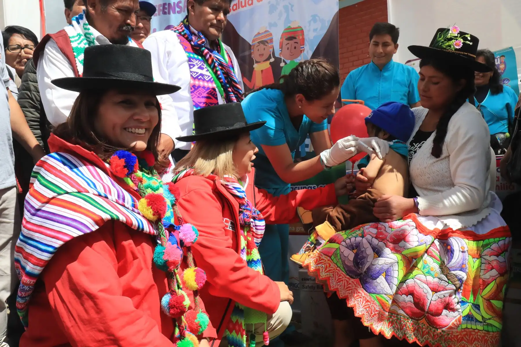 Titulares del Midis y Produce, Paola Bustamante y Rocío Barrios lanzaron Plan Multisectorial 2019-2021 en Purus, Ayacucho.

Foto: ANDINA/Juan Carlos Guzmán Negrini.