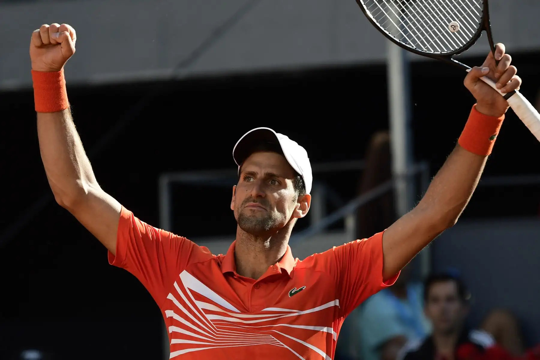 Novak Djokovic de Serbia celebra después de derrotar a Dominic Thiem de Austria durante su semifinal de tenis ATP Madrid Open en la Caja Mágica en Madrid.
Foto:AFP