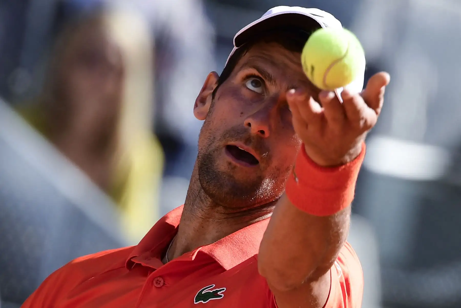 Novak Djokovic de Serbia celebra después de derrotar a Dominic Thiem de Austria durante su semifinal de tenis ATP Madrid Open en la Caja Mágica en Madrid.
Foto:AFP