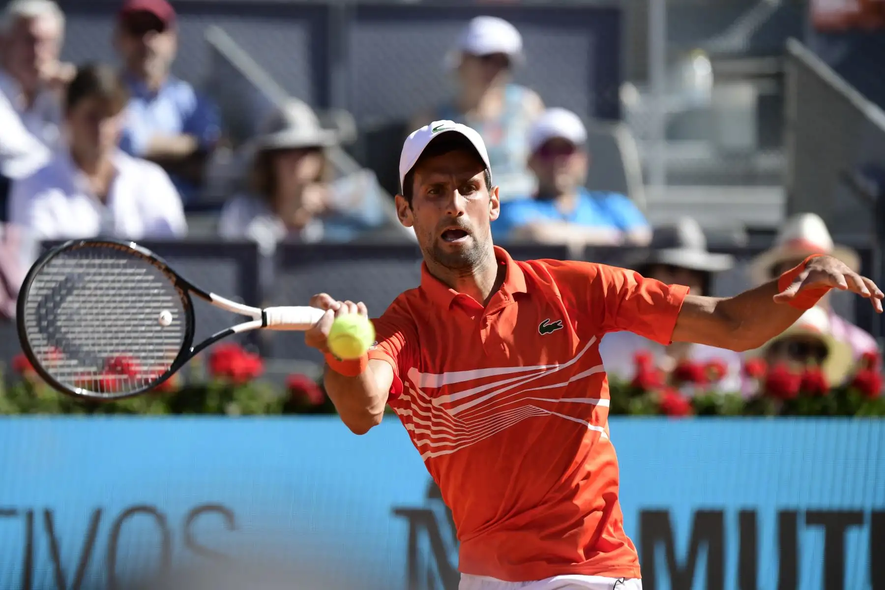 Novak Djokovic de Serbia celebra después de derrotar a Dominic Thiem de Austria durante su semifinal de tenis ATP Madrid Open en la Caja Mágica en Madrid.
Foto:AFP
