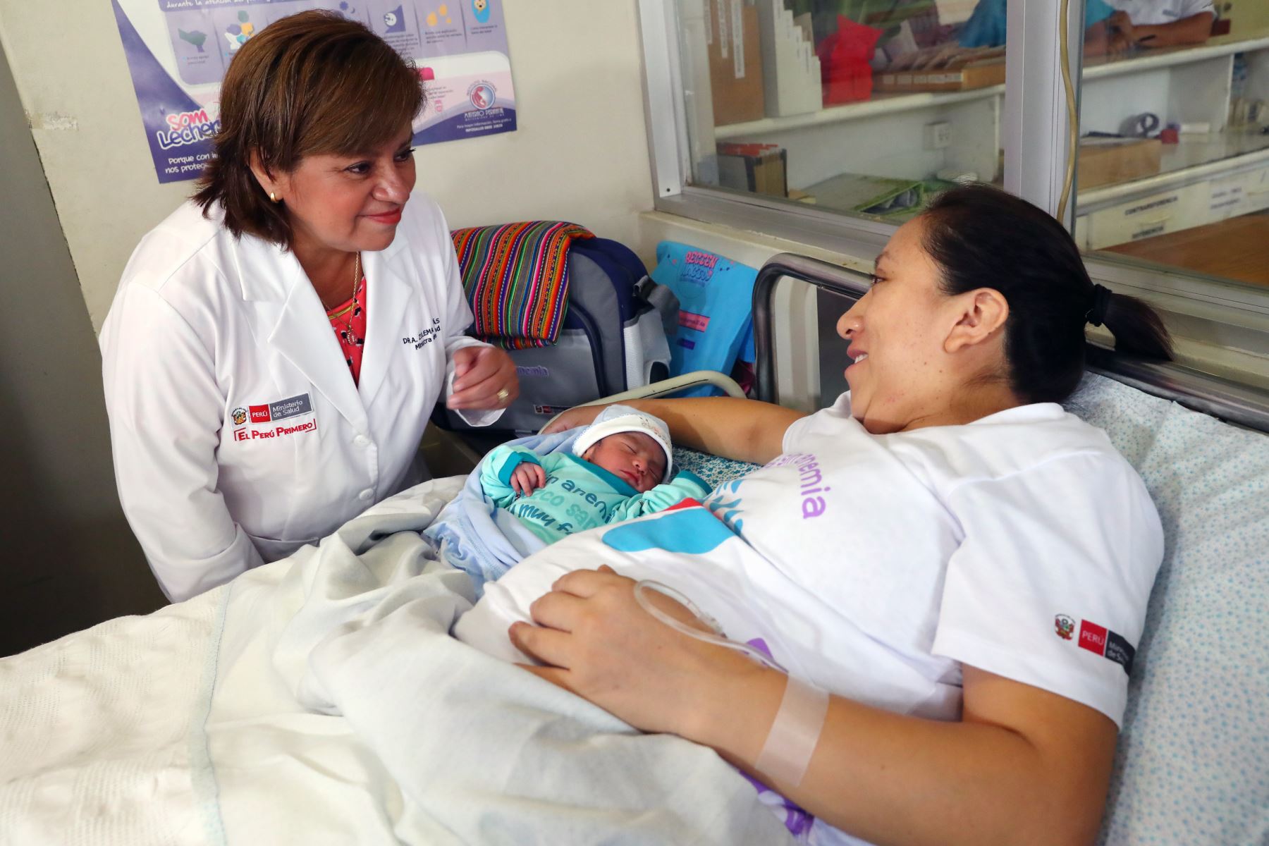 Ministra de Salud, Zulema Tomas, visitó a mamás de antigua Maternidad de Lima. Foto: ANDINA/Norman Córdova