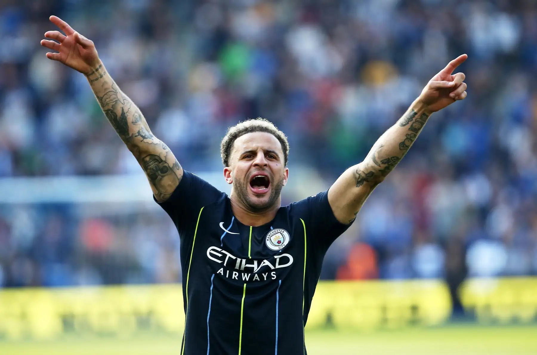 El jugador del Manchester City, Kyle Walker, celebra después del partido de la Premier League inglesa entre Brighton.
Foto:AFP