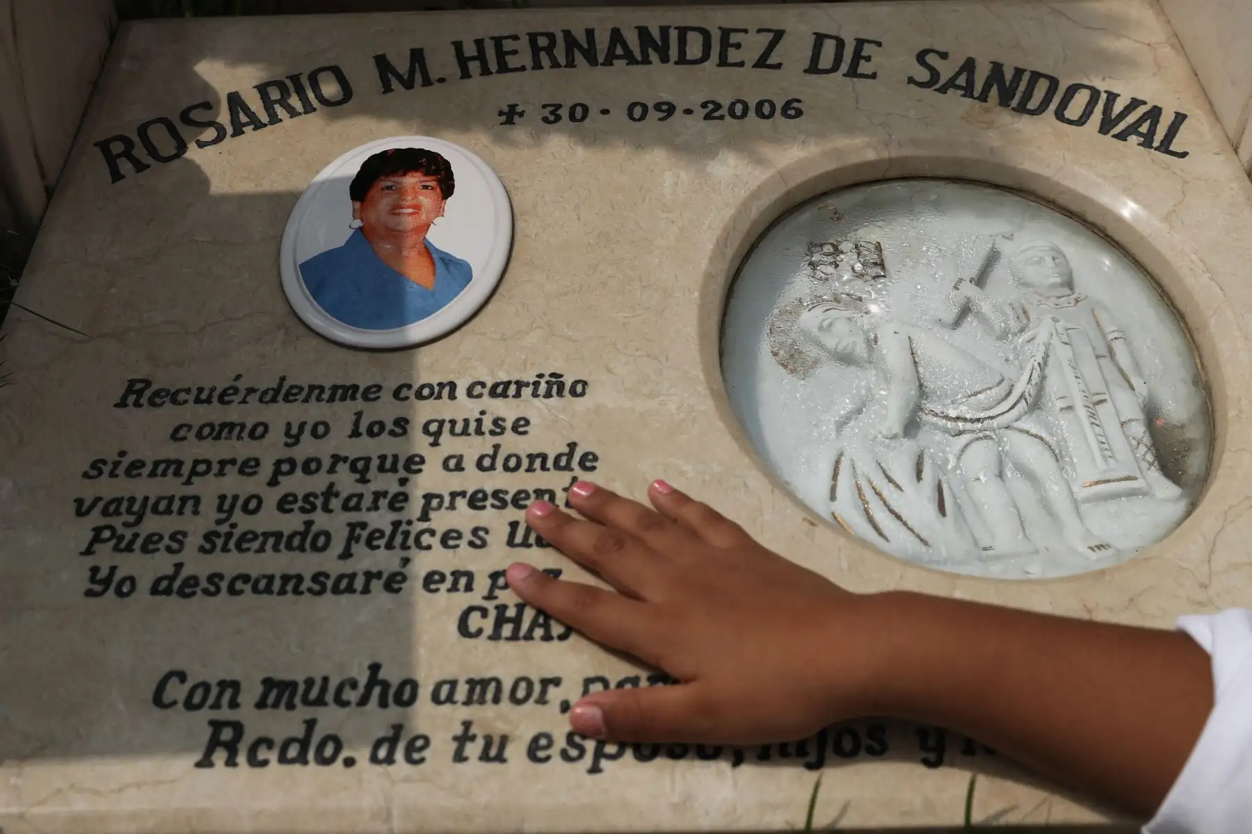 Miles de personas visitan los cementerios por el día de la madre.  Foto: ANDINA/Melina Mejía