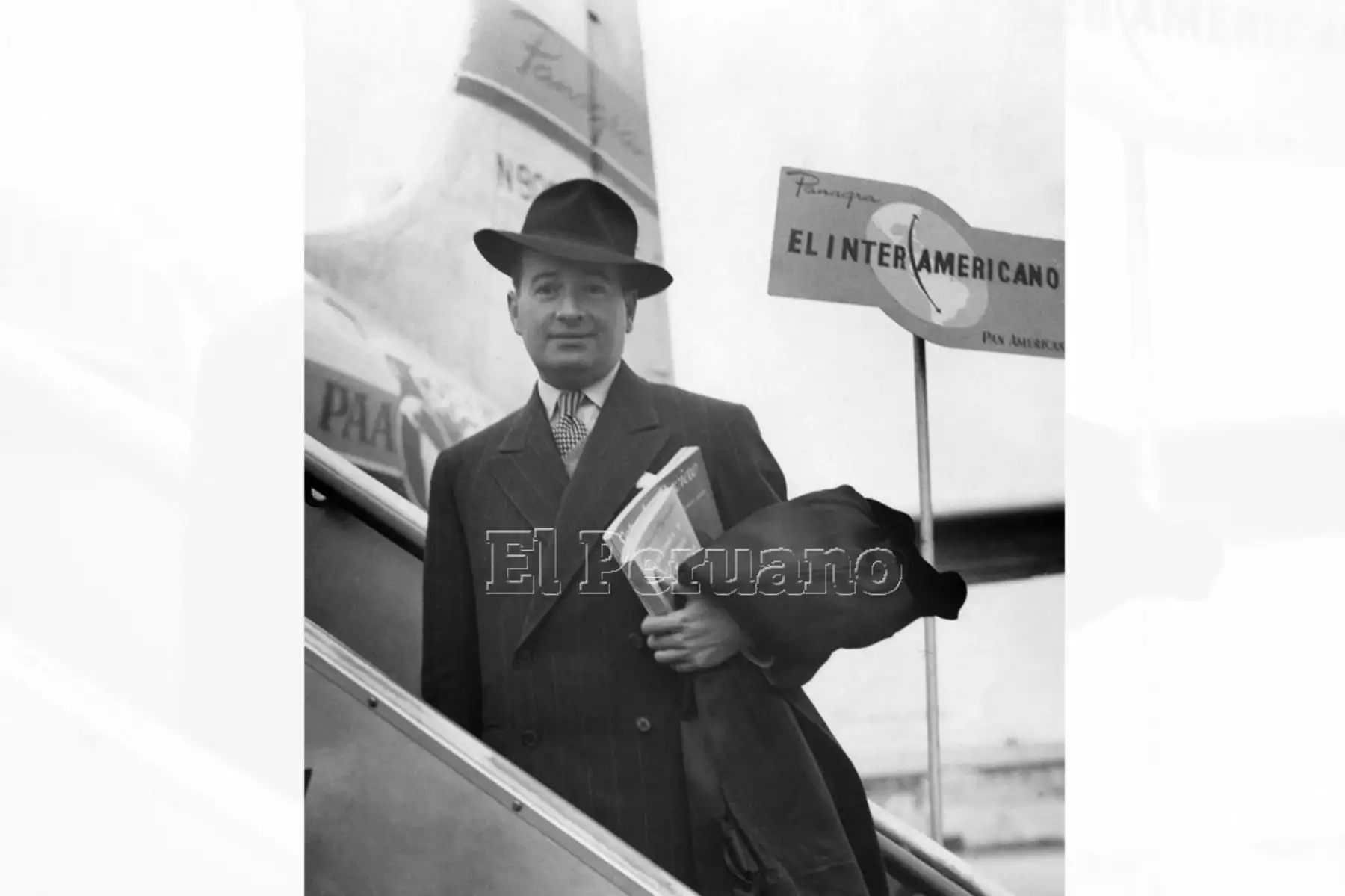 Aurelio Miró Quesada Sosa fue un sanmarquino multifacético: periodista, investigador y literato. Vivió siempre vinculado a su alma máter donde se graduó como abogado en 1931 y obtuvo el título de doctor en Letras.  Dictó el curso de Historia y Literatura Castellana. Llegó a ser decano de la Facultad de Letras (1948-1956) y Rector (1962-1967). Fue un estudioso de la obra del Inca Garcilaso de la Vega. Foto: Archivo Histórico de EL PERUANO (Lima, 1947)