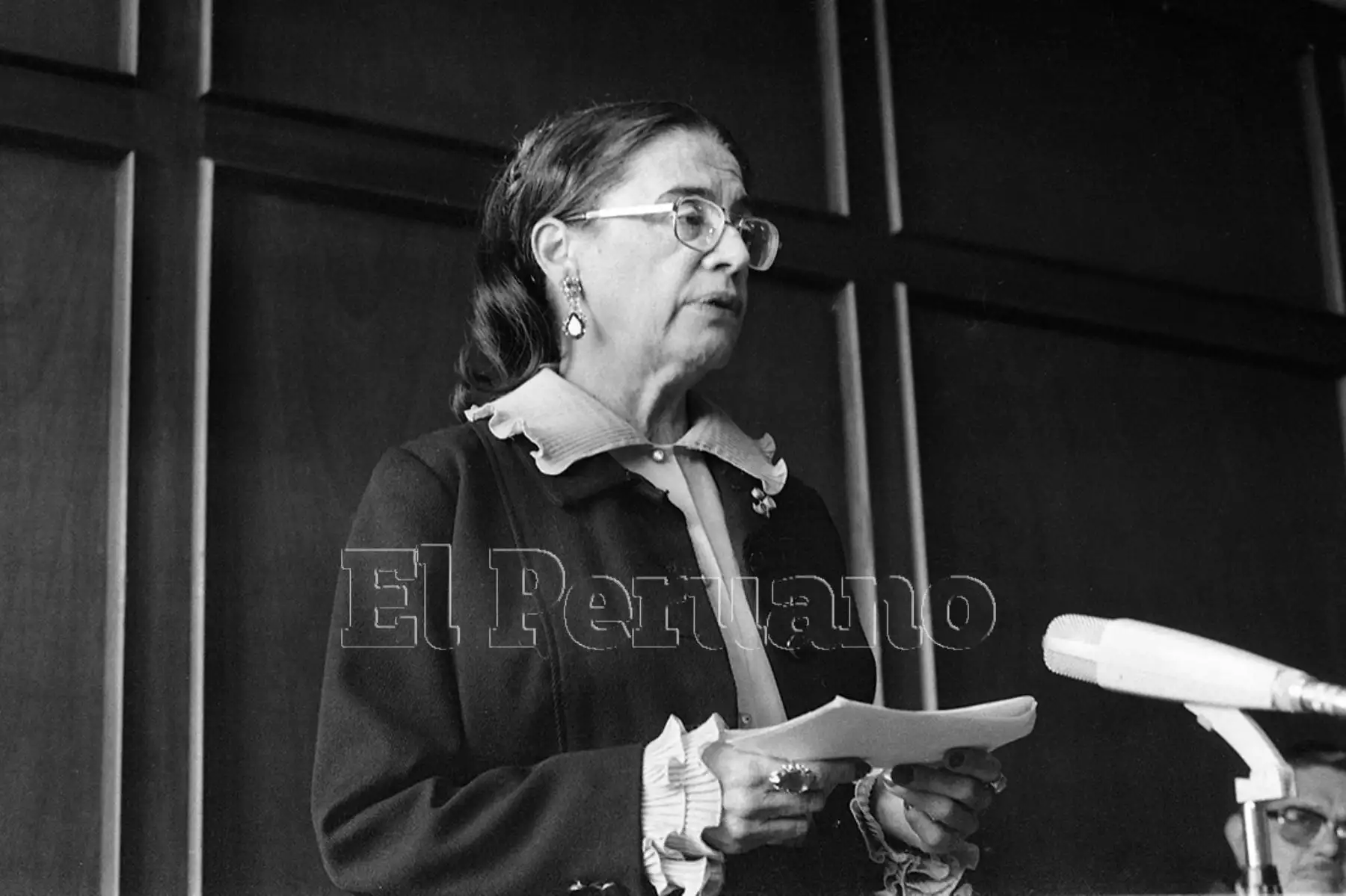 Ella Dunbar Temple obtuvo en San Marcos el título de abogada (1941) y el grado de doctora en Historia y Literatura (1945). Fue la primera mujer que ocupó una cátedra universitaria en el Perú. En la Decana dictó el curso de Historia de las Instituciones Peruanas e Historia de la Geografía.  Foto: Archivo Histórico de EL PERUANO (Lima, 1982)