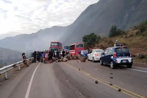 La violencia no conduce a nada bueno y el bloqueo de carreteras por parte de los gremios que iniciaron hoy un paro agrario en varias regiones del país, perjudica aún más a la población, enfatizó la ministra de Agricultura y Riego, Fabiola Muñoz. Foto. Ojo-Público.com