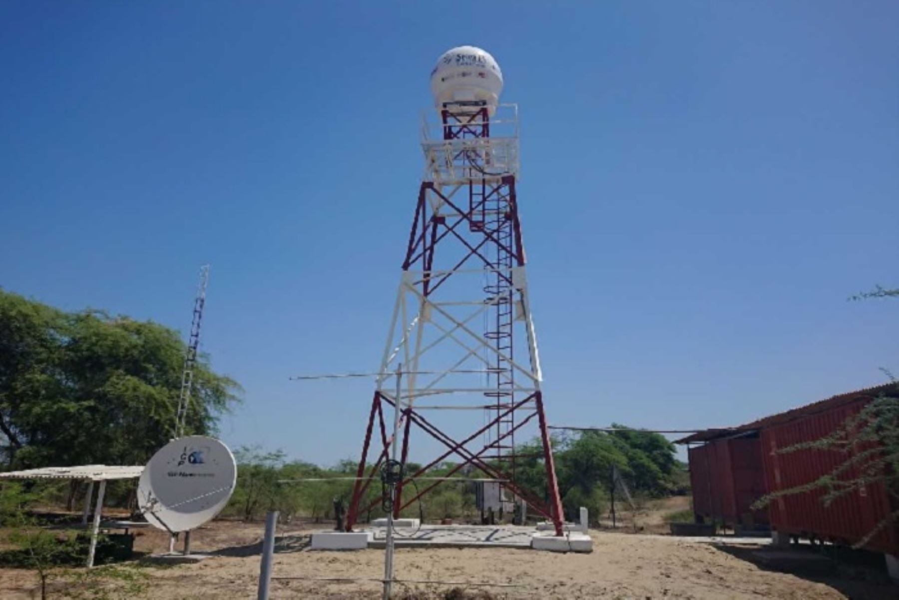 Un equipo de investigadores de la Universidad de Piura (UDEP) ha gestionado la implementación del primer radar escáner de lluvias a tiempo real que permitirá planificar medidas preventivas ante posibles inundaciones, realizar investigaciones ecoclimáticas y ayudar a la agricultura en la región.