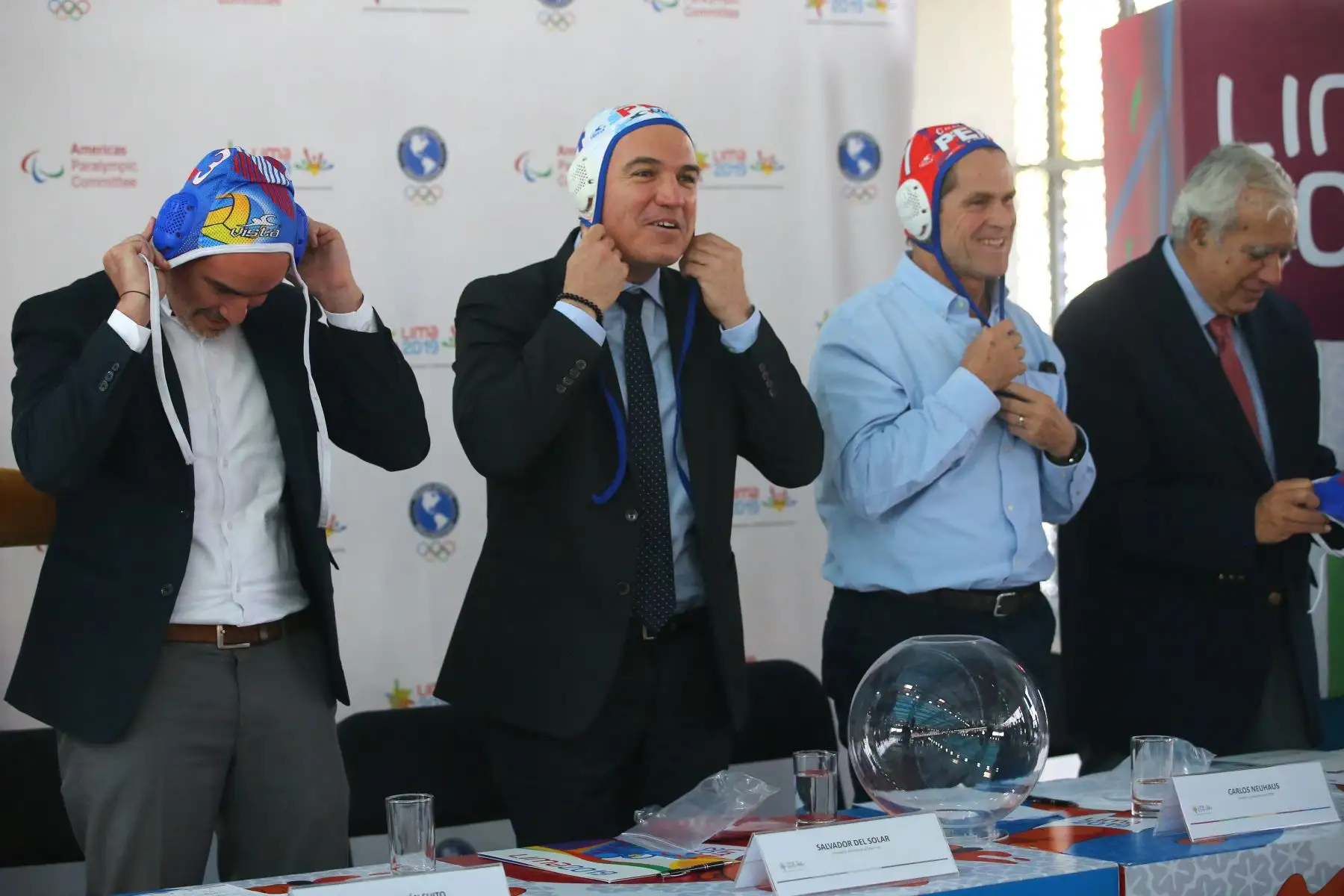 El presidente del Consejo de Ministros, Salvador del Solar, asiste a la entrega de el Centro Acuático de Water Polo, a la Federación Peruana de Natación en Villa María del Triunfo. Foto: ANDINA/Vidal Tarqui