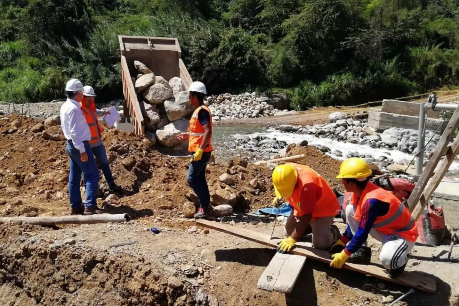 El MVCS, mediante el Programa Nacional de Saneamiento Rural, convoca a profesionales de diversas carreras para la ejecución de obras de agua y saneamiento bajo la modalidad de núcleo ejecutor.