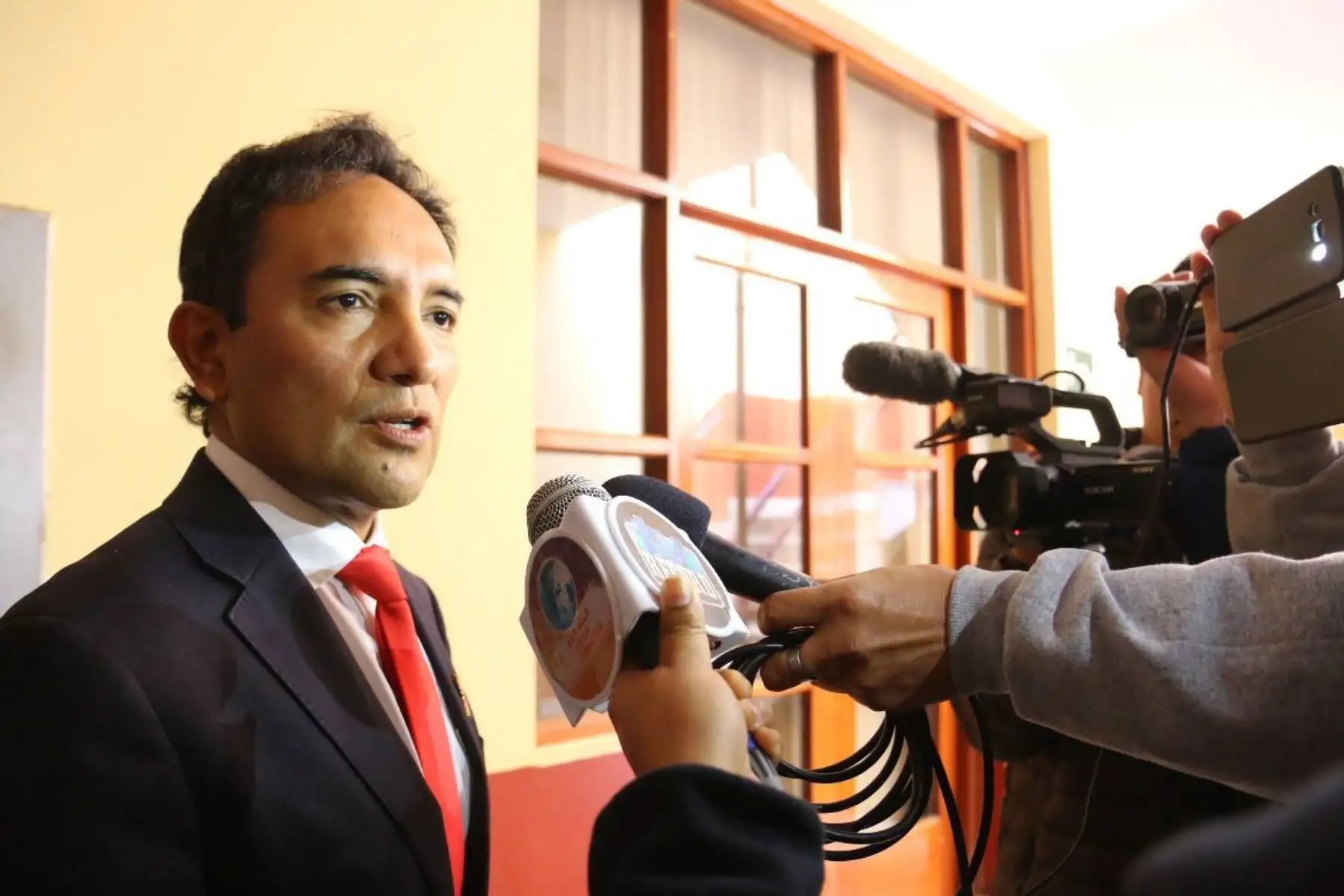 El Tercer Juzgado Penal Unipersonal de la Corte Superior de Justicia del Santa pidió la ubicación y captura del prófugo exalcalde del distrito de Nuevo Chimbote Valentín Fernández Bazán.