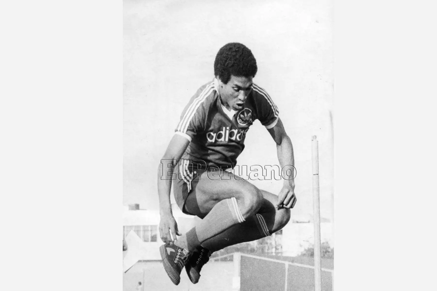 Lima - año 1985 / El seleccionado peruano Samuel Eugenioi, realizando entrenamiento.
Foto:Archivo diario el Peruano