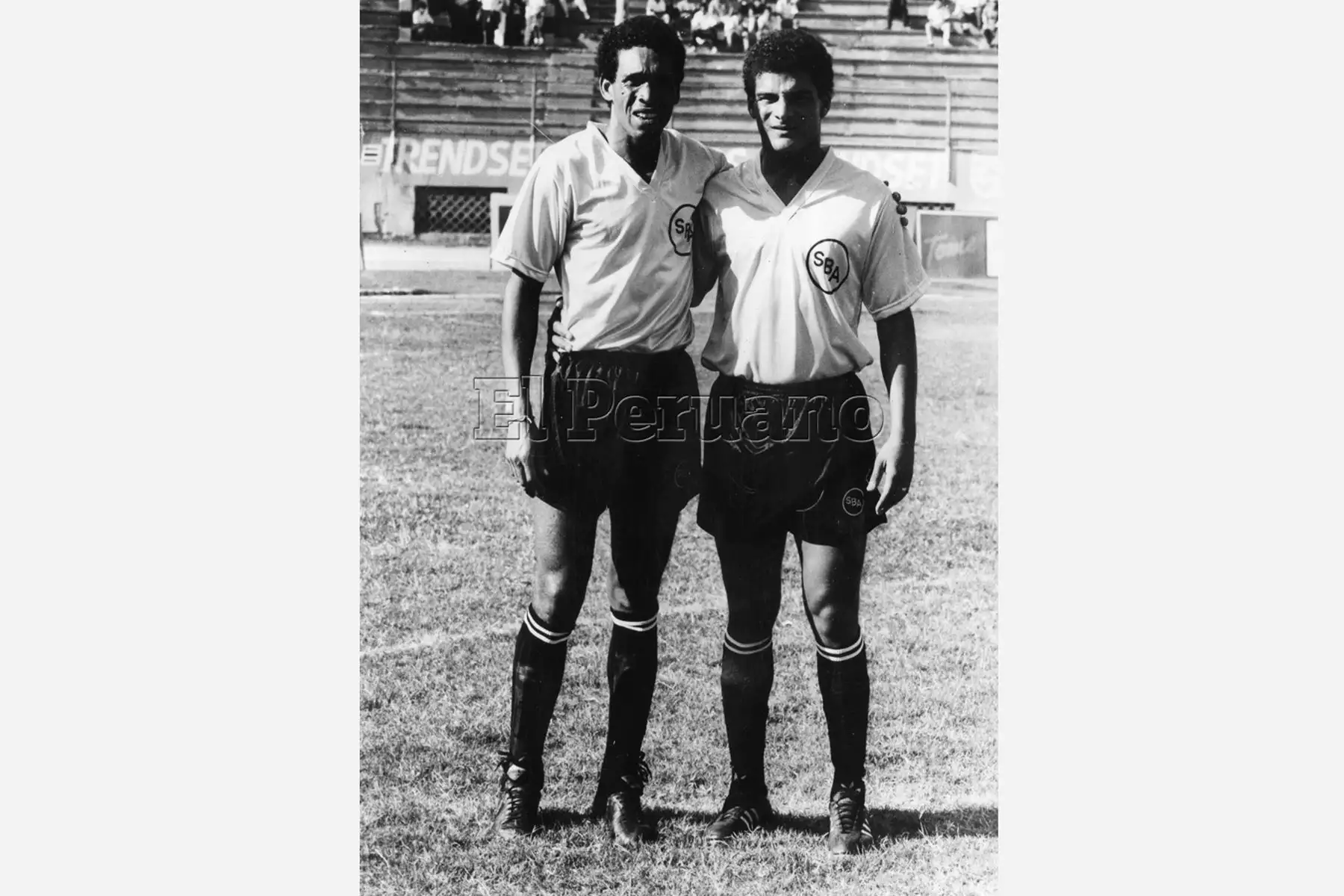 Lima - 12 abril 1991 / Samuel Eugenio (iz), vistiendo la casaquilla del Sport Boys.
Foto:Archivo diario El Peruano