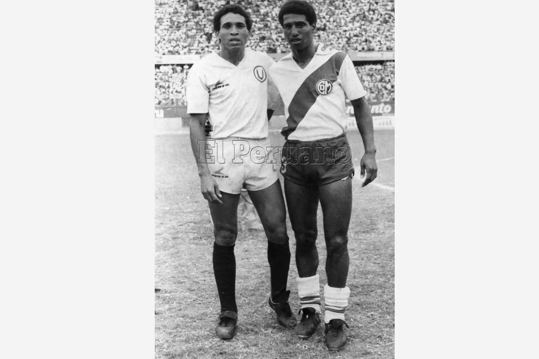 Lima - 31 marzo 1986 / Los hermanos Samuel (iz) y Alberto Eugenio (de), vistiendo respectivamente las casaquillas de la U y Deportivo Municipal.
Foto: Archivo diario El Peruano