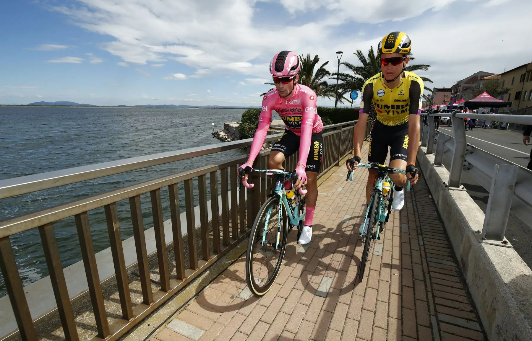 Ciclistas compiten en la cuarta etapa del 102º Giro de Italia - Tour de Italia - carrera de 235 km desde Orbetello hasta Frascati. Foto: AFP