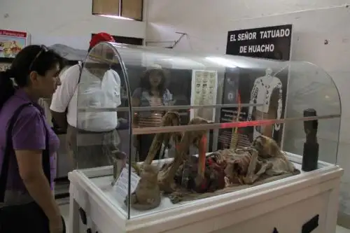 Museo Regional de Huacho exhibe los restos óseos del llamado "Hombre tatuado".