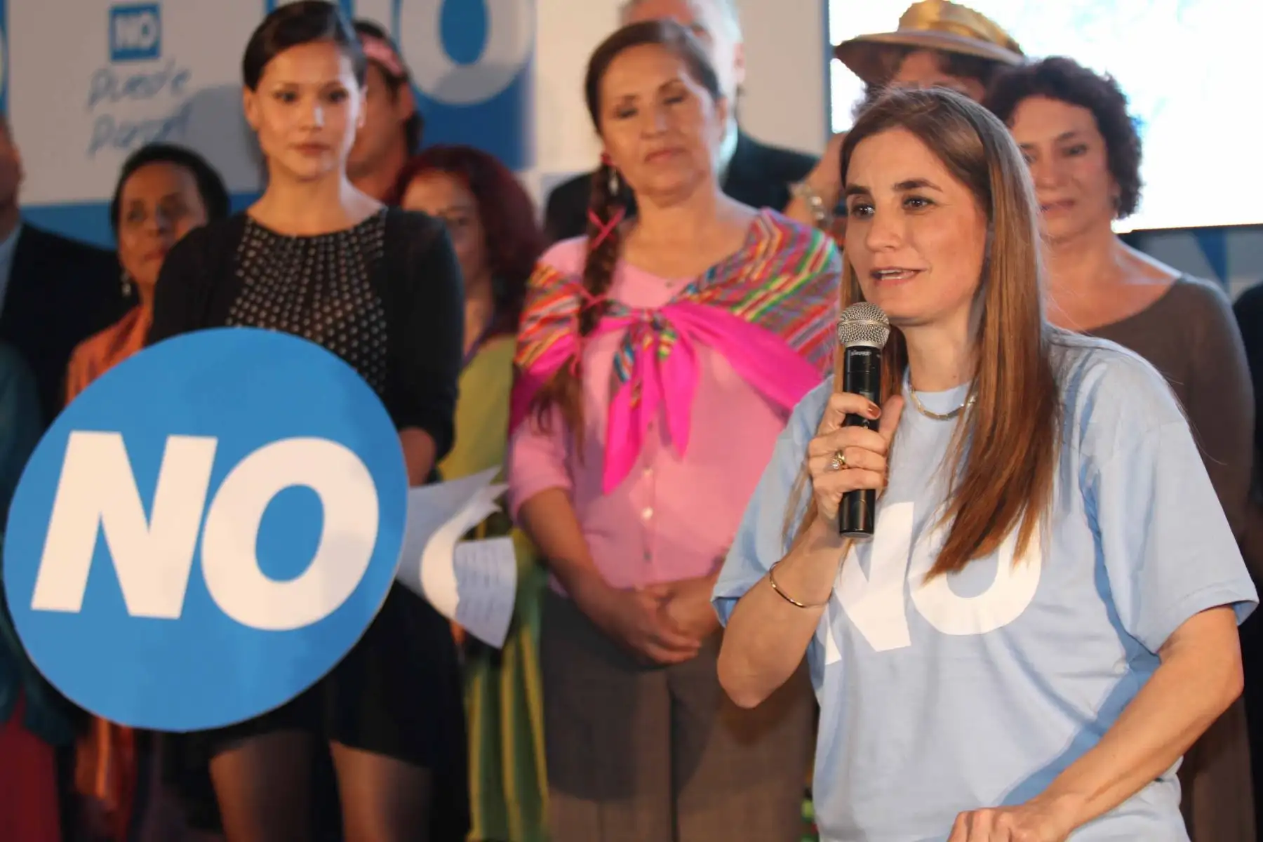 Lima - 12 diciembre 2012 / Diversas personalidades de la política, la cultura y los espectaculos se sumaron a la campaña por NO contra revocatoria a la alcaldesa de  Lima, Susana Villarán.