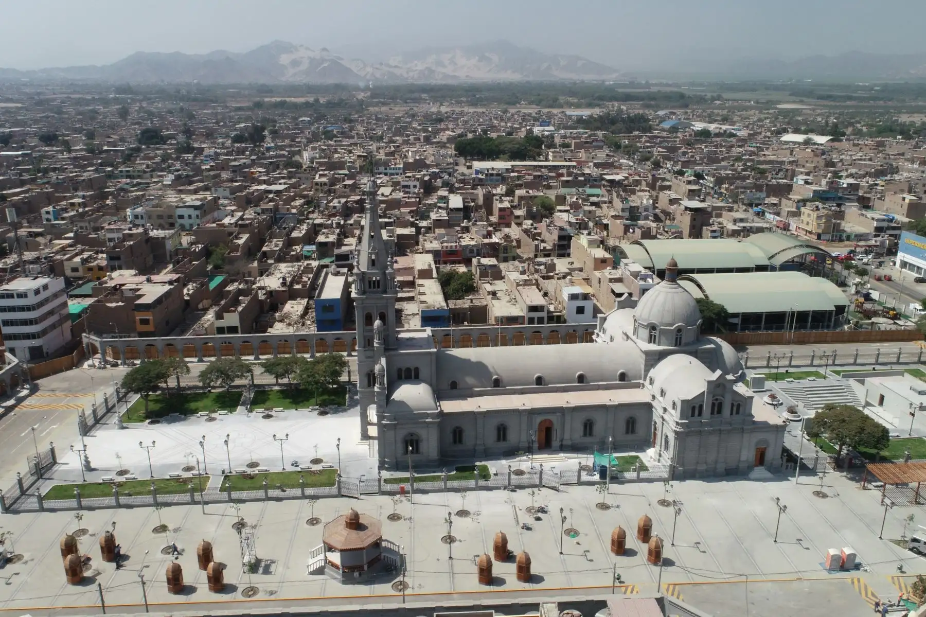 Luego de doce años de haber sido seriamente afectado por el terremoto que sacudió el sur peruano, y diez años de obras de construcción, el nuevo Santuario del Señor de Luren será inaugurado el próximo 14 de junio, anunciaron la Municipalidad Provincial de Ica y la Parroquia Santiago de Luren.
