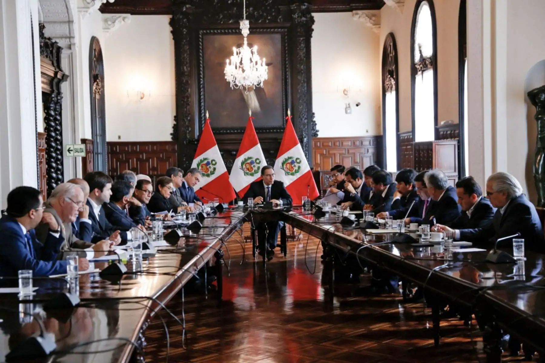 El presidente de la República, Martín Vizcarra, se reúne con los voceros de las bancadas del Congreso de la República, a fin de intercambiar ideas y buscar consensos en relación a la reforma política planteada por el Poder Ejecutivo. Foto ANDINA/Prensa Presidencia