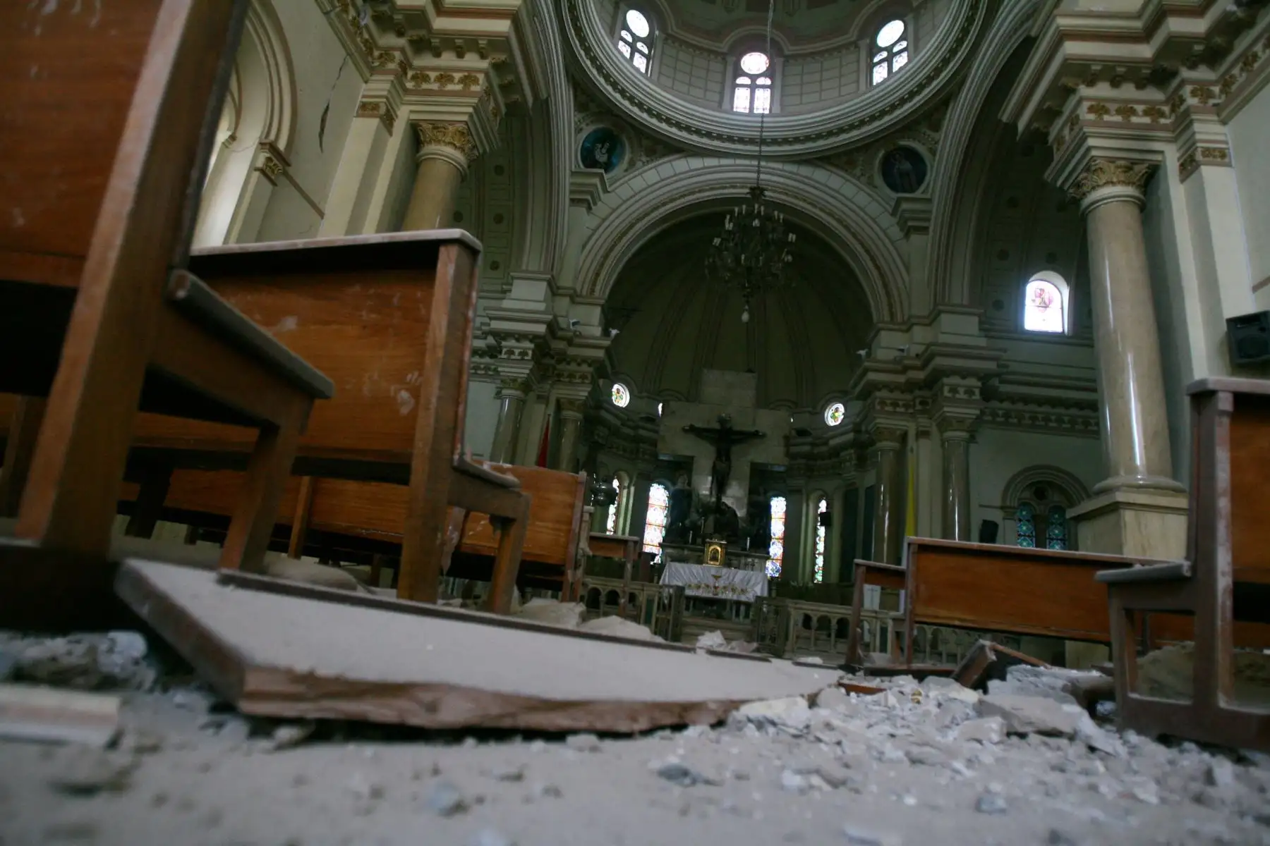16 de agosto de 2007 del interior de la iglesia de Luren, en la ciudad de Ica, el cual data del siglo XVI, y ha sufrido graves daños por el terremoto de 7,9 grados en la escala de Richter. Foto: ANDINA/ Carlos Lezama