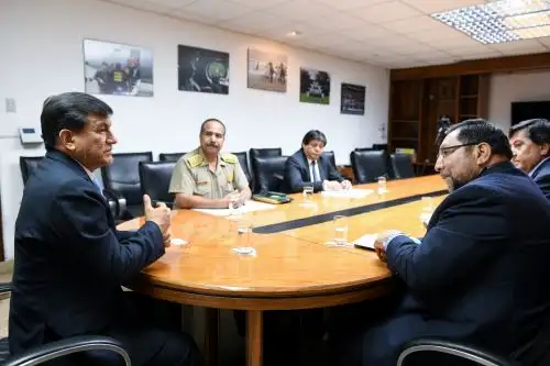 El ministro del Interior, Carlos Morán,se reunió con el gobernador de Apurímac, Baltazar Lantarón, a quien le informó que el personal policial de la comisaría de Andahuaylas será removido.