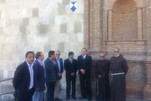 El Escudo Azul de la Unesco fue colocado en el convento de San Francisco, ubicado a tres cuadras de la plaza de Armas de la ciudad de Arequipa.