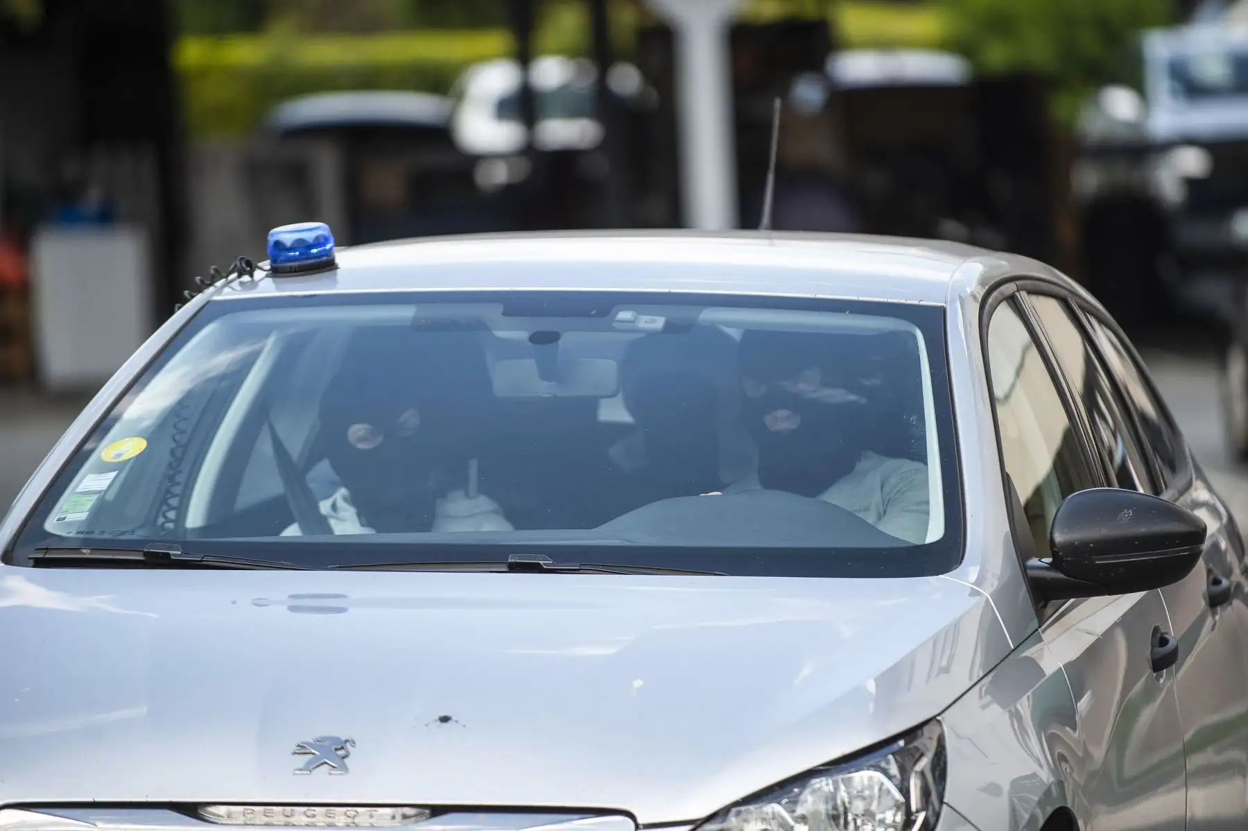 José Antonio Urrutikoetxea, alias ‘Josu Ternera’, uno de los líderes de ETA, es detenido por la policía cuando abandona el tribunal de Bonneville. Foto: AFP