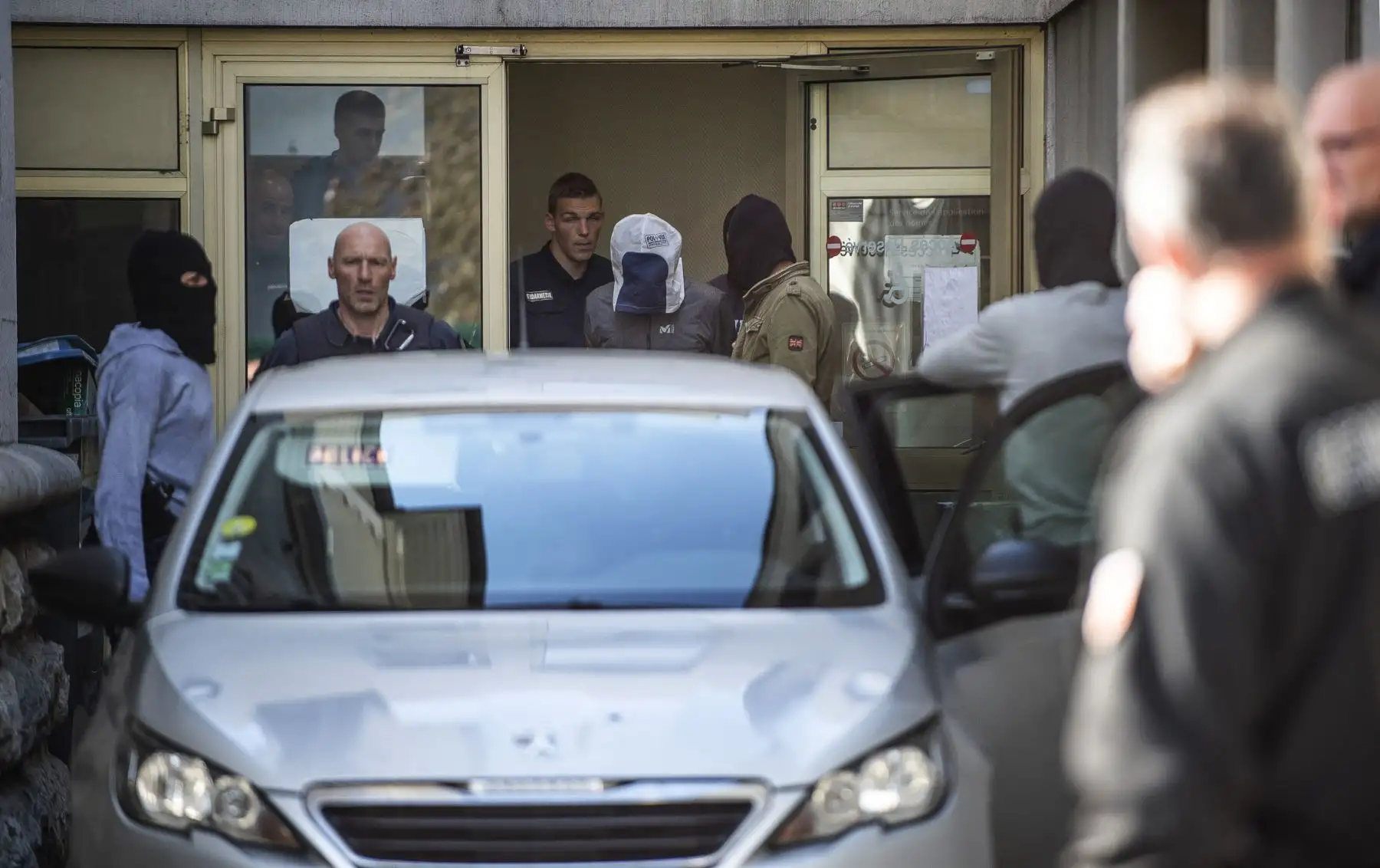 José Antonio Urrutikoetxea, alias ‘Josu Ternera’, uno de los líderes de ETA, es detenido por la policía cuando abandona el tribunal de Bonneville. Foto: AFP