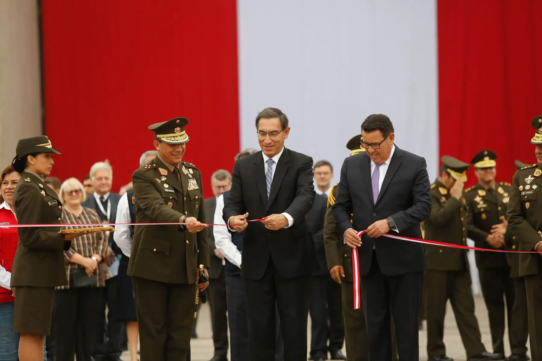 Presidente Martín Vizcarra inaugura el VII Salón Internacional de Tecnología para la Defensa y Prevención de Desastres – SITDEF 2019. Foto: ANDINA/ Prensa Presidencia