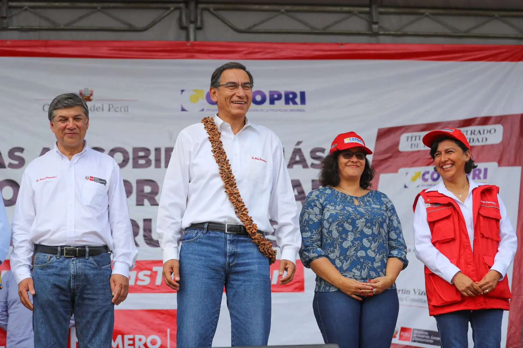 Presidente  Martín Vizcarra participa en la ceremonia de entrega de 1,077 títulos de propiedad en el distrito de Lamas, región San Martín.Foto: ANDINA/Prensa Presidencia
