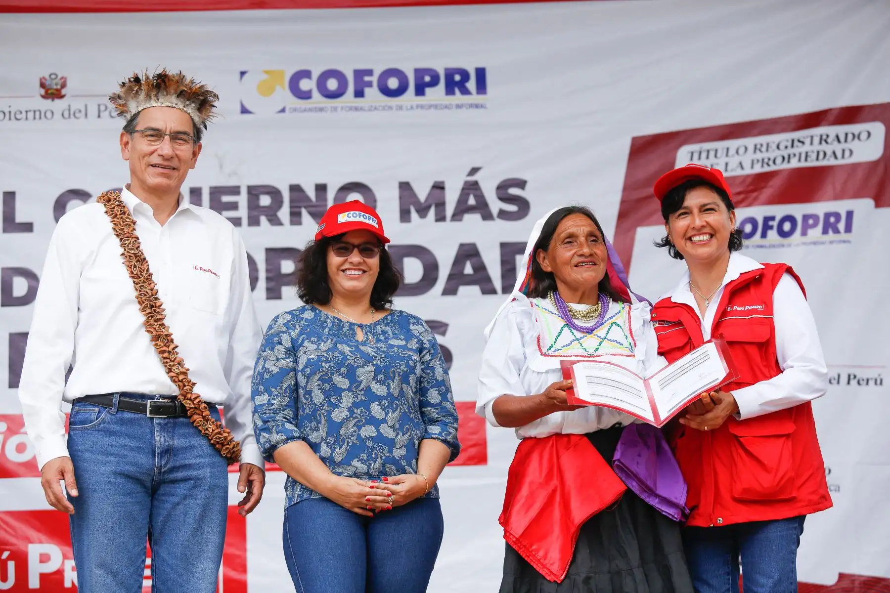 Presidente  Martín Vizcarra participa en la ceremonia de entrega de 1,077 títulos de propiedad en el distrito de Lamas, región San Martín.Foto: ANDINA/Prensa Presidencia