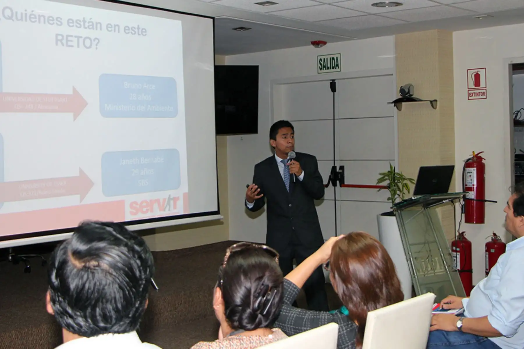 Programa Reto Excelencia inicia charlas informativas en regiones del país. Foto: Servir