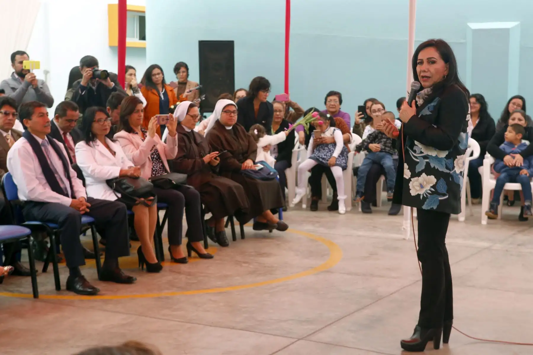 Ministra de la Mujer Gloria  Montenegro, compartió con niñas y niños del Hogar"Esperanza" en su sexto aniversario.Foto:ANDINA/Héctor Vinces.