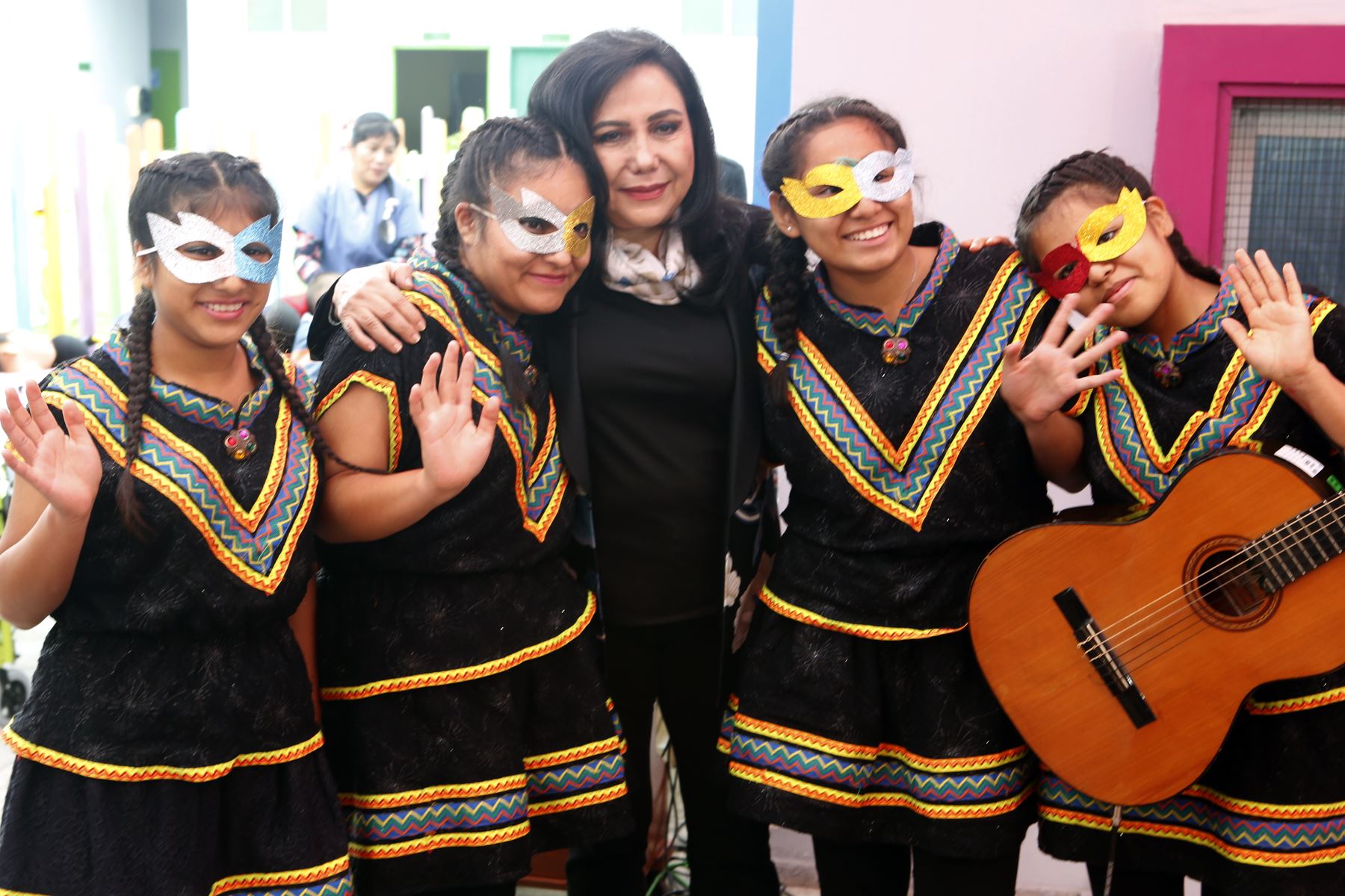 Ministra de la Mujer Gloria  Montenegro, compartió con niñas y niños del Hogar"Esperanza" en su sexto aniversario.Foto:ANDINA/Héctor Vinces.