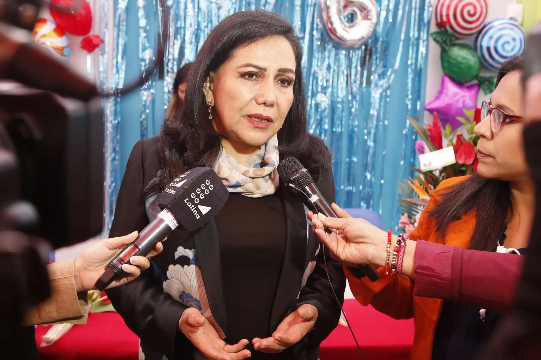 Ministra de la Mujer Gloria  Montenegro,compartio con niñas y niños de l Hogar"Esperanza" en su sexto aniversario.Foto:ANDINA/Héctor Vinces.