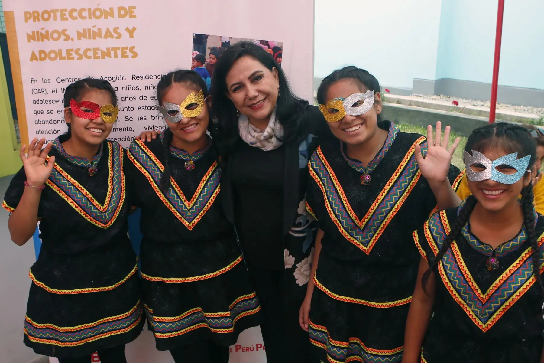 Ministra de la Mujer Gloria  Montenegro, compartió con niñas y niños del Hogar"Esperanza" en su sexto aniversario.Foto:ANDINA/Héctor Vinces.