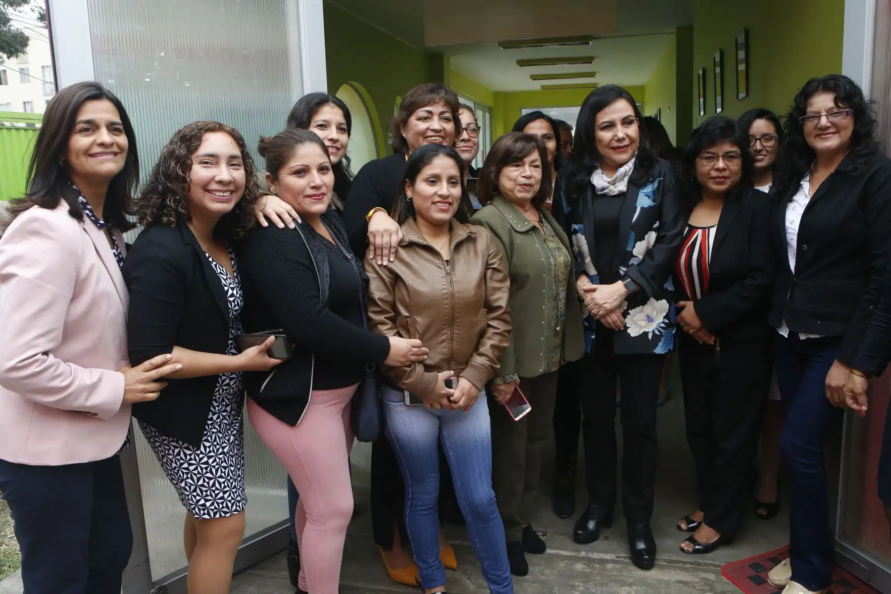 Ministra de la Mujer Gloria  Montenegro,compartio con niñas y niños de l Hogar"Esperanza" en su sexto aniversario.Foto:ANDINA/Héctor Vinces.