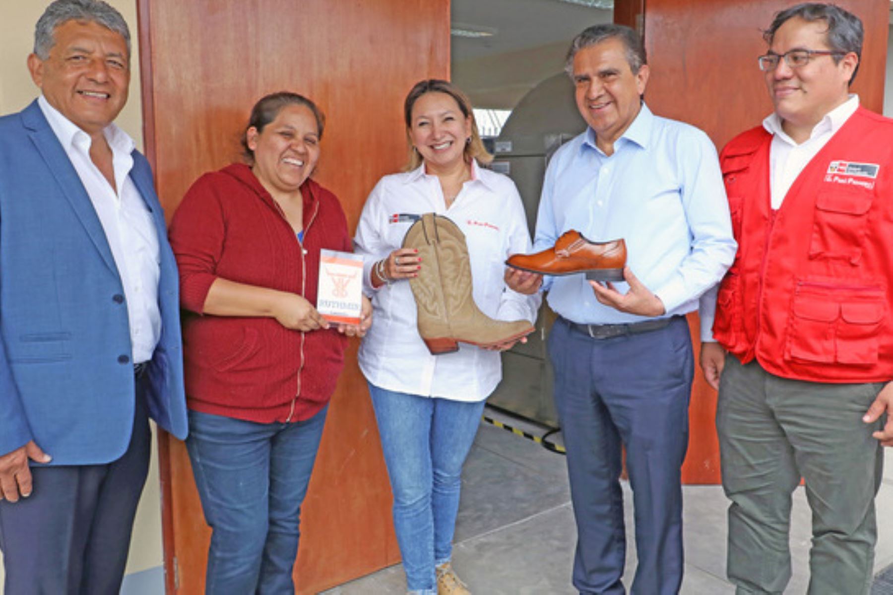 En el marco de las actividades por la Semana de la Mype, la ministra de la Producción, Rocío Barrios, visitó la región La Libertad.