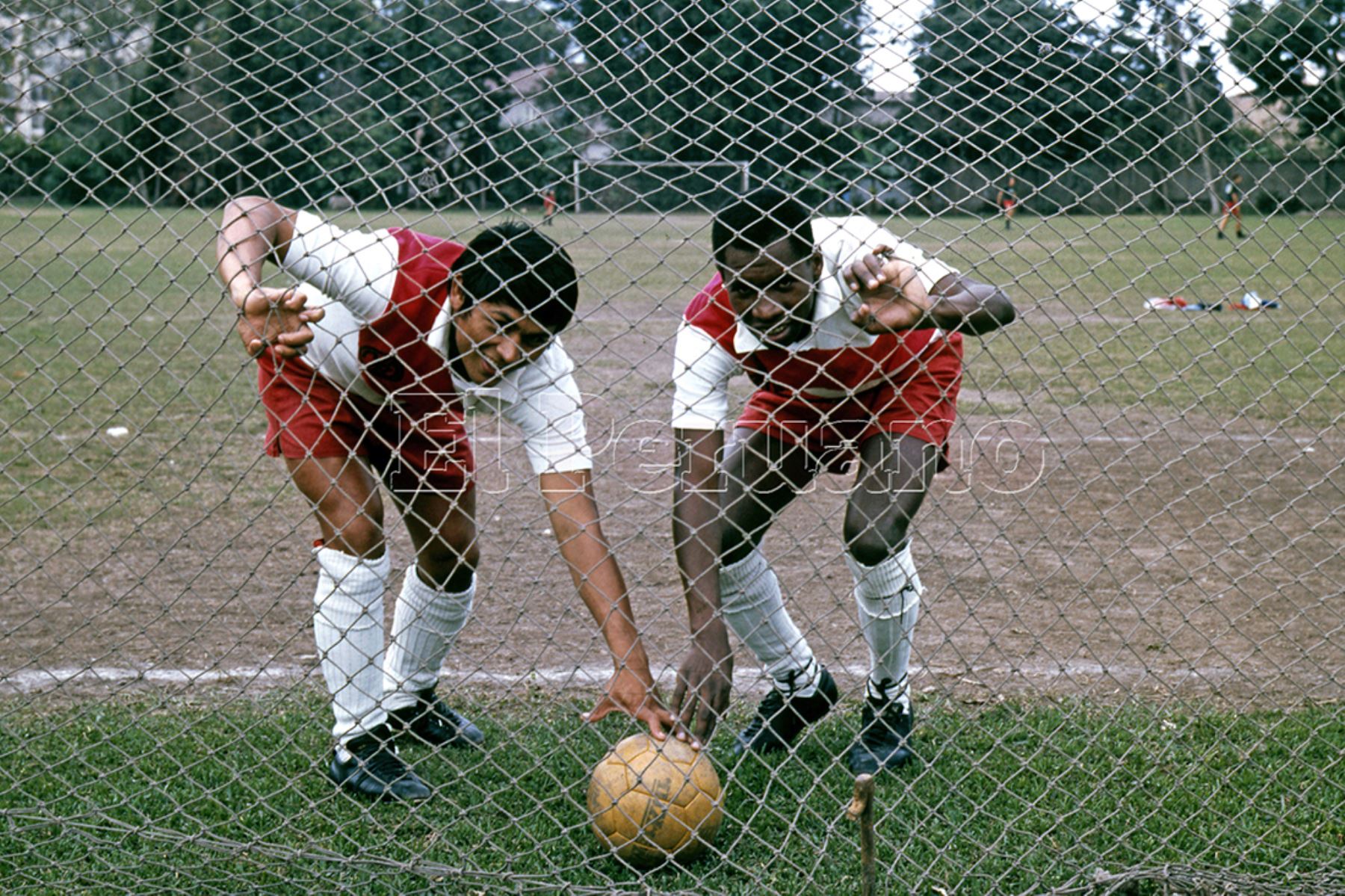 Lima - 1973 / Hugo Sotil y Manuel Mellán figuras del Club Deportivo Municipal. Foto: Archivo Histórico de EL PERUANO