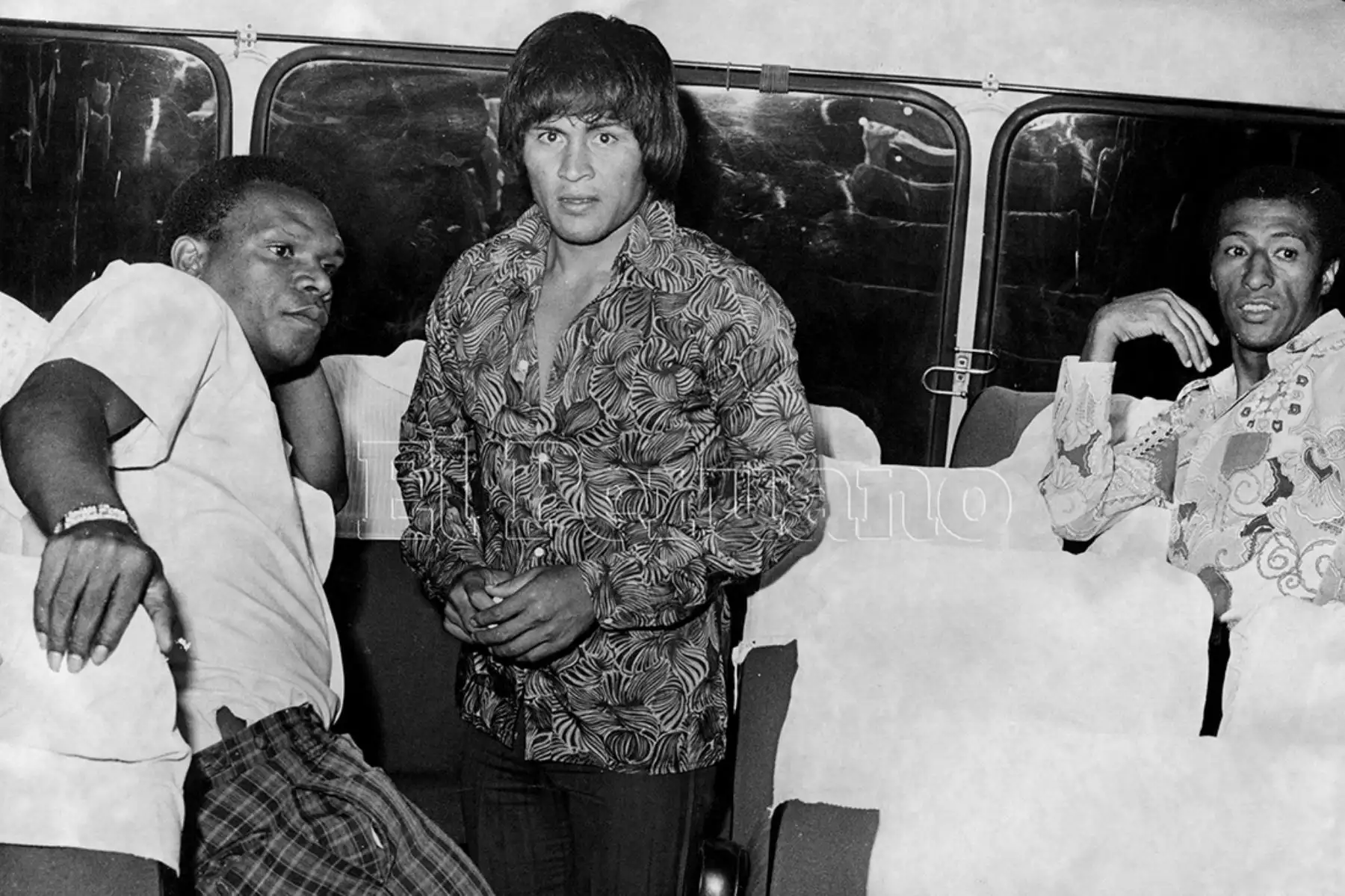 Lima - década 1970 / Pedro Pablo "Perico" León y Hugo "Cholo" Sotil en el bus de la selección peruana de Fútbol. Foto: Archivo Histórico de EL PERUANO